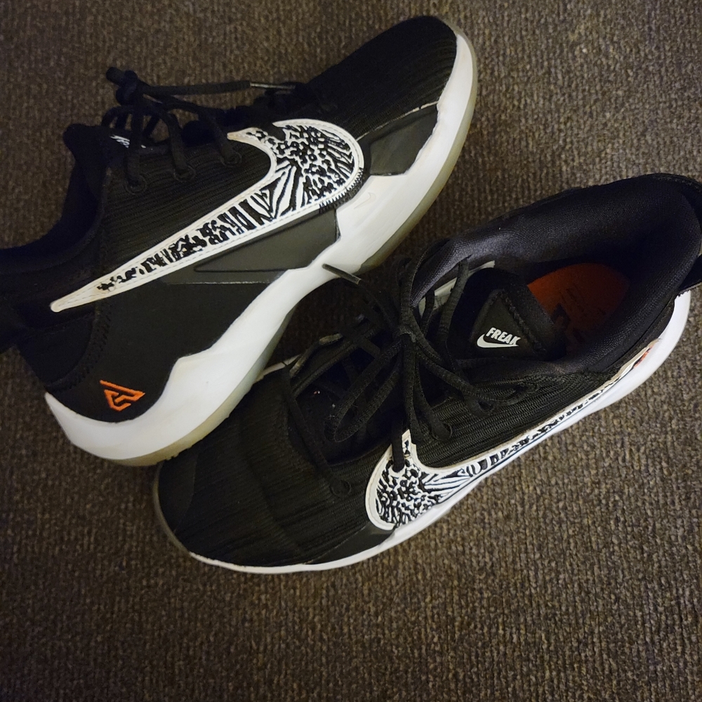 Boys Grade School Nike Giannis Basketball Shoes Size 3Y
